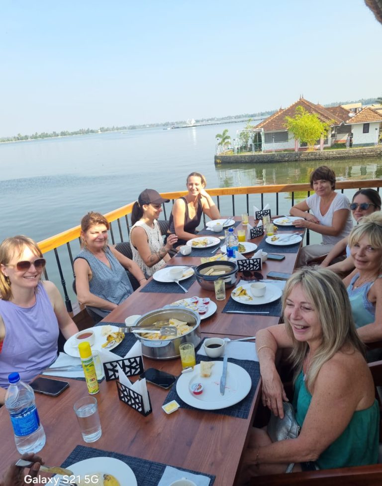 How to Choose the Best Houseboat in Alleppey: Deluxe, Premium & Luxury Explained (2026 Guide)